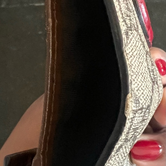 GUCCI GG Supreme Heart Motif Compact Bifold Wallet (Coated Canvas) - Picture 13 of 15